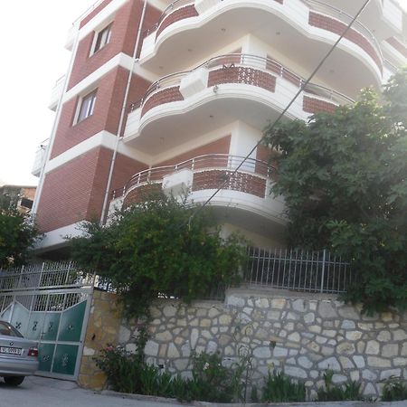 Lux Apartments Vlorë エクステリア 写真