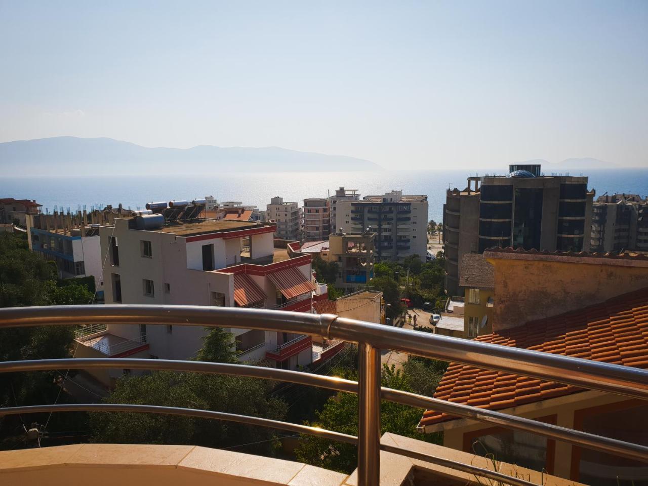 Lux Apartments Vlorë エクステリア 写真