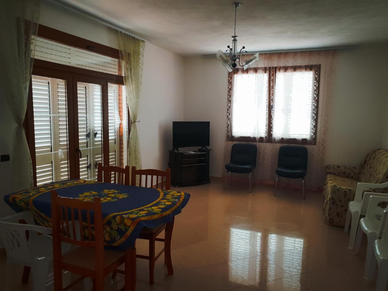 Lux Apartments Vlorë エクステリア 写真