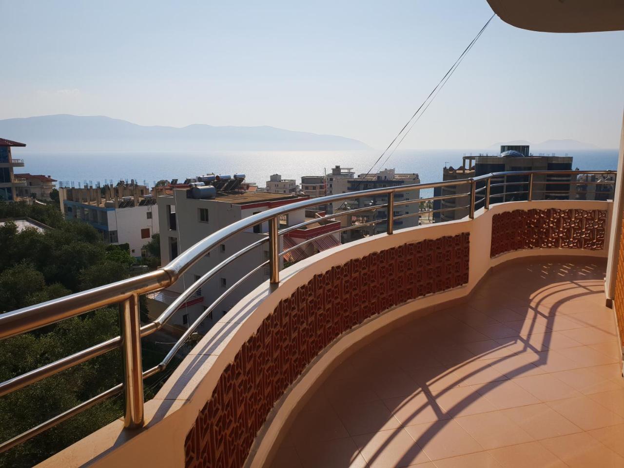 Lux Apartments Vlorë エクステリア 写真