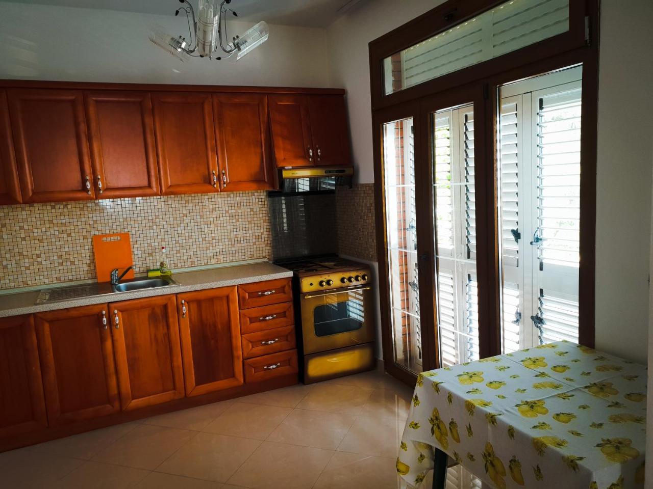 Lux Apartments Vlorë エクステリア 写真