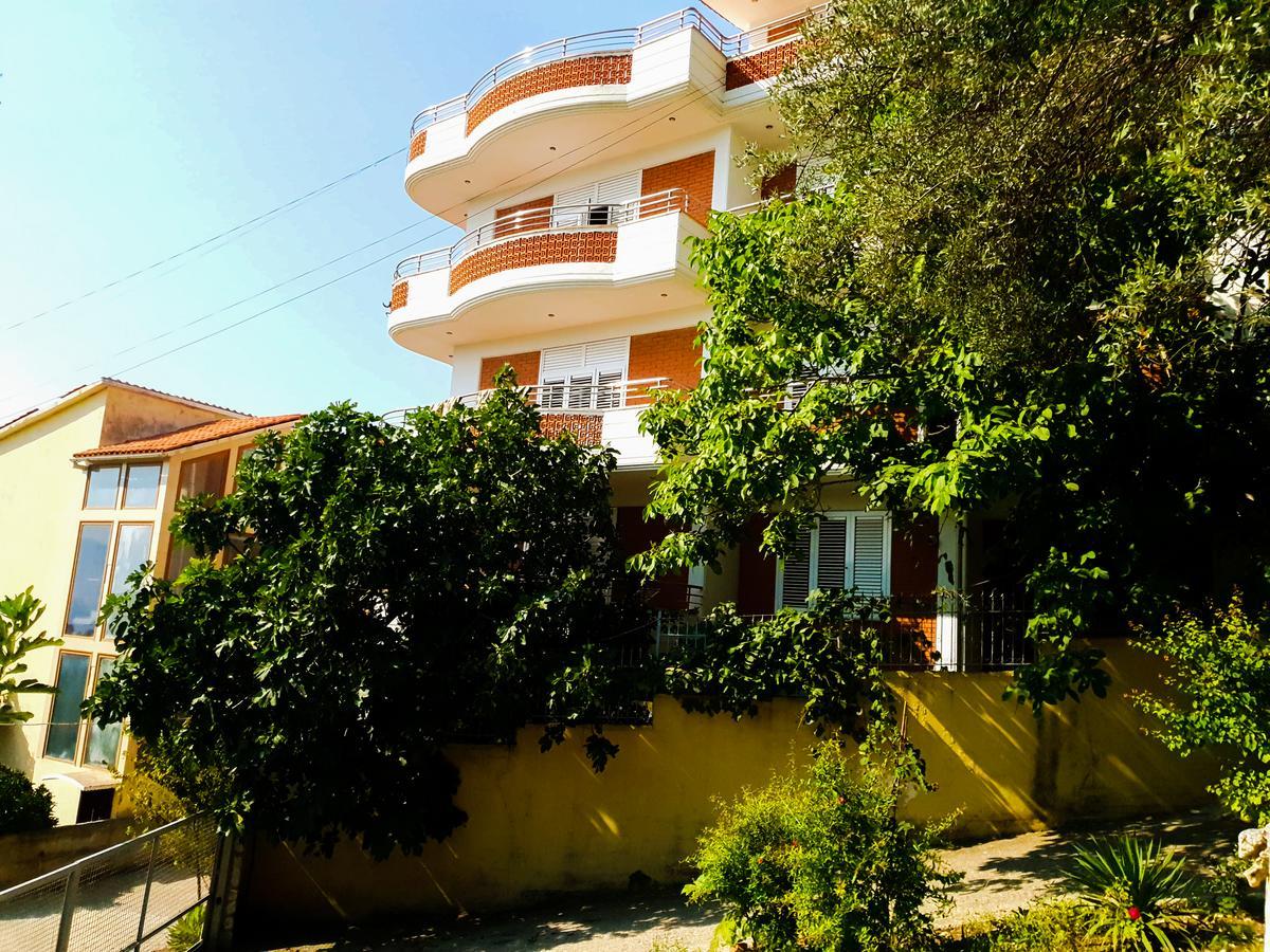 Lux Apartments Vlorë エクステリア 写真