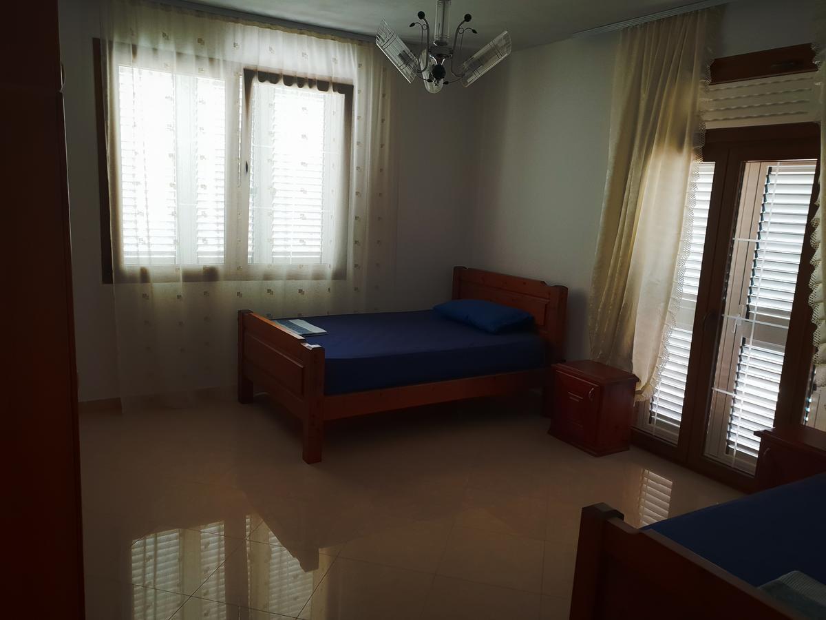 Lux Apartments Vlorë エクステリア 写真
