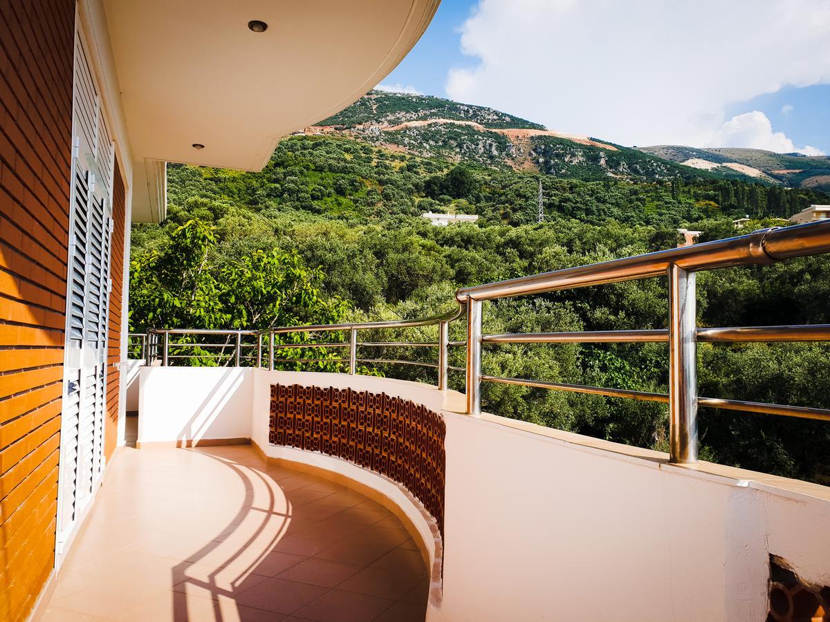Lux Apartments Vlorë エクステリア 写真